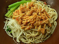 SPICY COLD NOODLES WITH CHICKEN